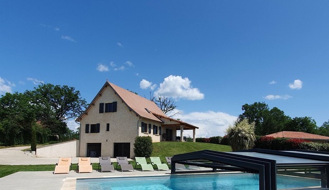 Vacation rental in the countryside-private indoor pool (8x4)