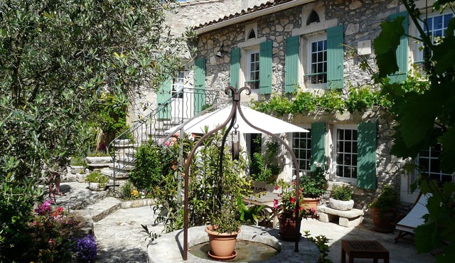 Vacation rental villa pool Orgon LS1-117