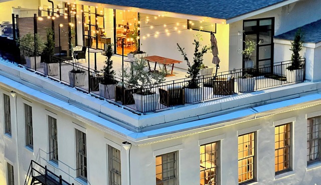 Vacation rental w/Party Rooftop-Block to Parades, Events and Pet-Friendly!