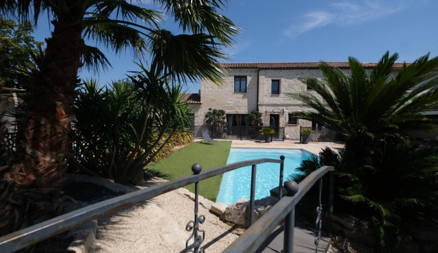 vacation rental with pool Beaucaire LS3-450