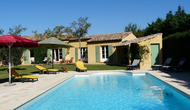 Vacation rental with heated pool Mouries LS1-140