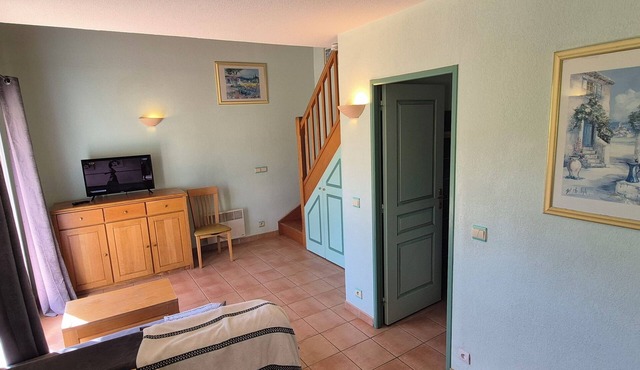 Vacation residence with garden and 2 swimming pools. Ideal for summer vacations.