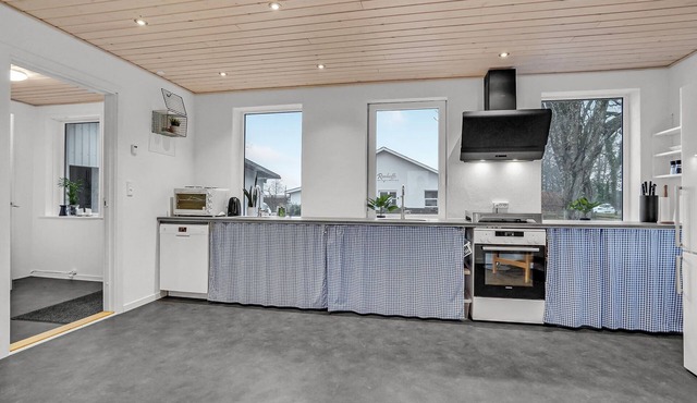 Vacation rooms in a shared house with a large garden and play facilities.