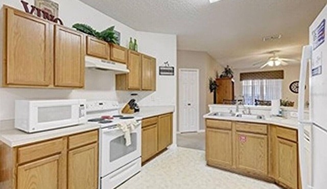Vacation Villa - Free WIFI - Private Pool - Near Disney Area
