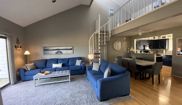 Vacation Villa overlooks 9th fairway a 12 minute drive to Cedar Point near beach