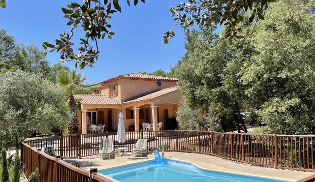 Vacation villa Provence with large garden with pool+ boules; home office equipm.