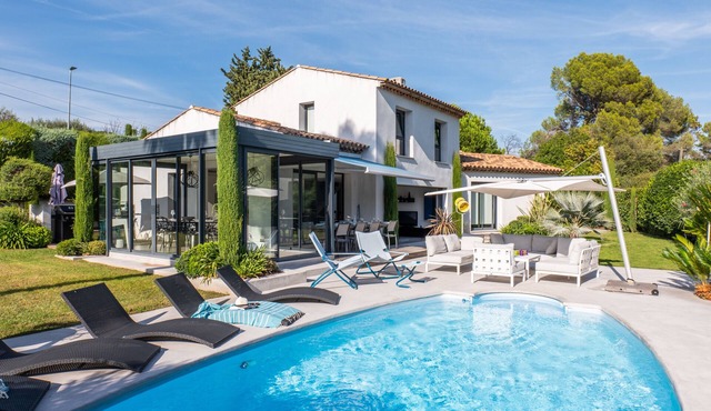 Vacation villa, swimming pool and pétanque court !