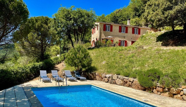 Vacation villa with pool and formidable views