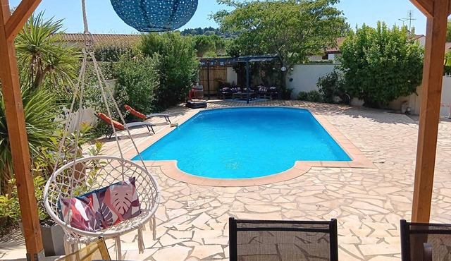 Vacation villa with pool 20 minutes from the sea
