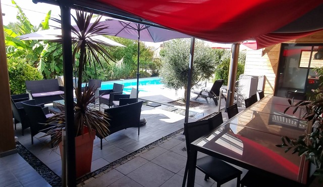 Vacation villa with swimming pool near Orient lakes in Champagne (Villa Temple)