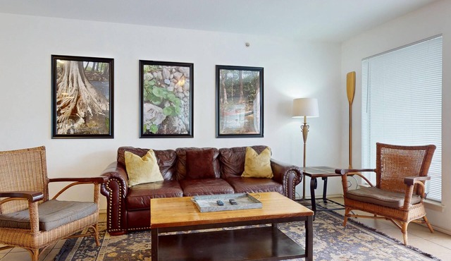 Vacationers Paradise in the Heart of NB -WW J203 *Free Tubes with Rental*