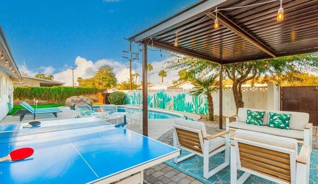 Vacay on Villa|Pool + Putting Grn|Old Town