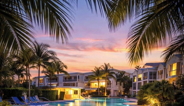 Vacay Vibes ~ Tropical Luxury Home in Mariners Club. Pools, Marina, Pickleball