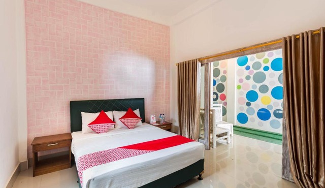 Vaccinated Staff - OYO 1324 White House