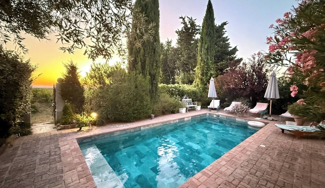 Vacqueyras: Mas L'Epicure - bright apartment with shared pool and garden