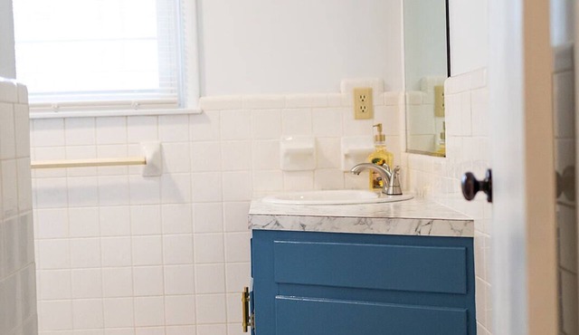 Vaden’s R&R Sweet charming country house to relax in with family and friends!