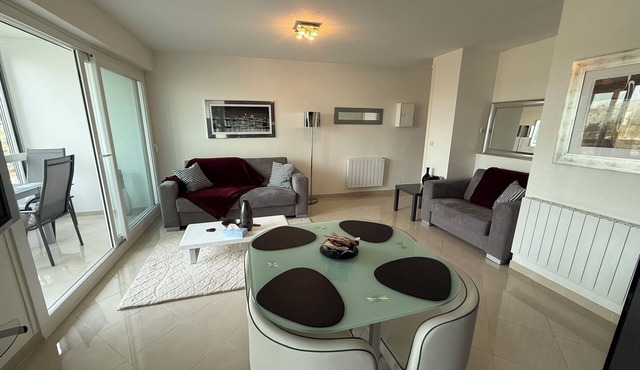 VAELLOO studio opposite marina 200 m from the beach
