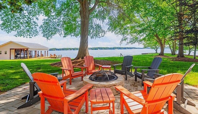 Vagabonds House | Stunning Views | 10-12 ft. Water Depth