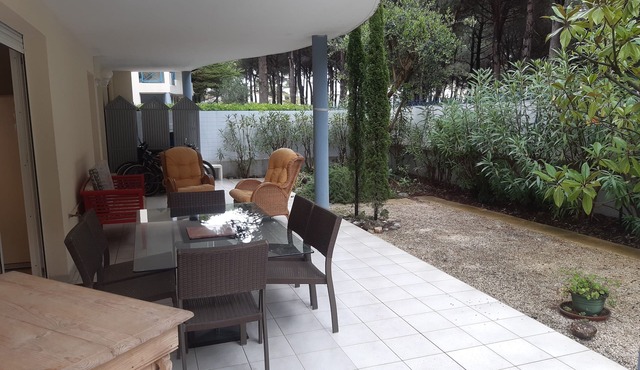 VAGUES ET PINS: Apt 73m2 Quiet residence, swimming pool, private garden, 1mn walk to the sea