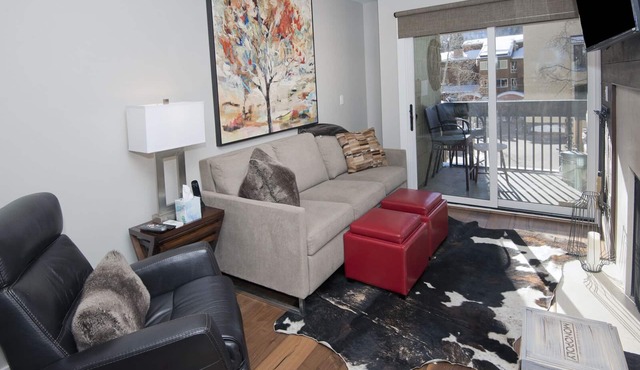 Vail 21 | Remodeled 2BR Condo in Lionshead Village | Steps from Gondola
