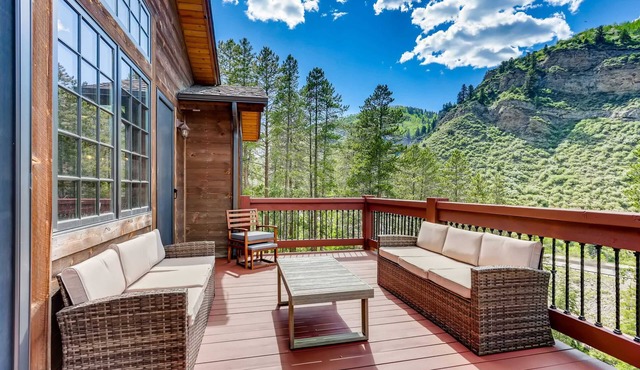 Vail 5-Bedroom Luxury Residence with Hot Tub