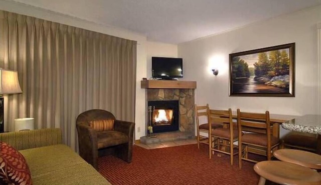 Vail and Beaver Creek Epic Pass skiers! 1 Br + murphy bed sleeps 4 hotel Avon CO