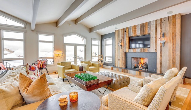 Vail Mountain Retreat w/Hot Tub & Deck!