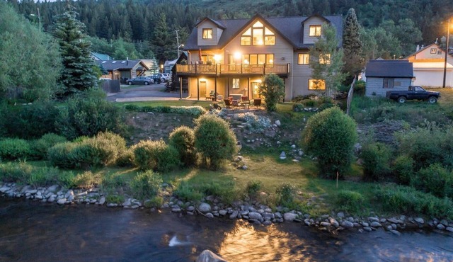 Vail Ski and Trout Haven, Riverfront, Hot Tub, Mountain Views. Minturn living.