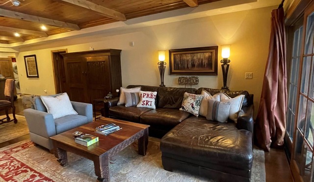 Vail Village Luxury Condo-Private Hot Tub, Mountain Views and Walk to Lifts!