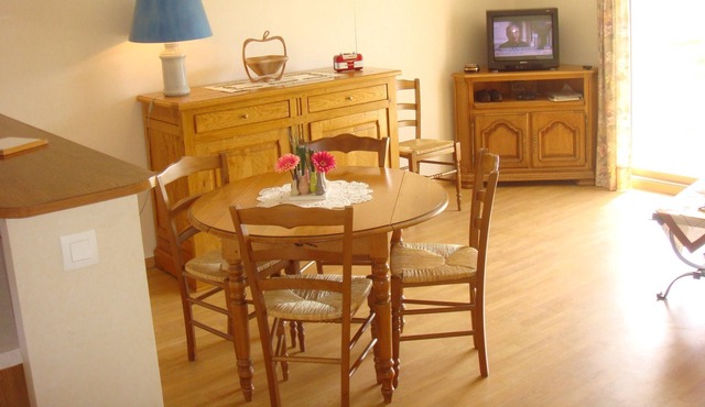 VAIN APARTMENT 64 SQM IN QUIET TOWN IN TREBEURDEN 1km beach