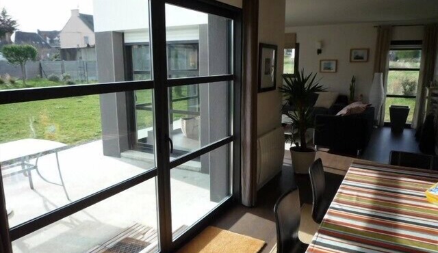 Val-André: a modern villa close to the beach and the golf courses