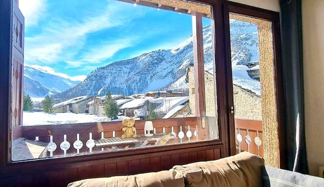 VAL D'ISERE: magnificent duplex at the foot of the slopes with views & parking