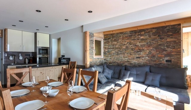 Val Thorens: Stunning apt for 8, close to slopes and shops