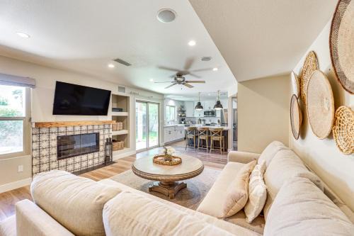 Val Vista Lakes Group Getaway Hot Tub Access!