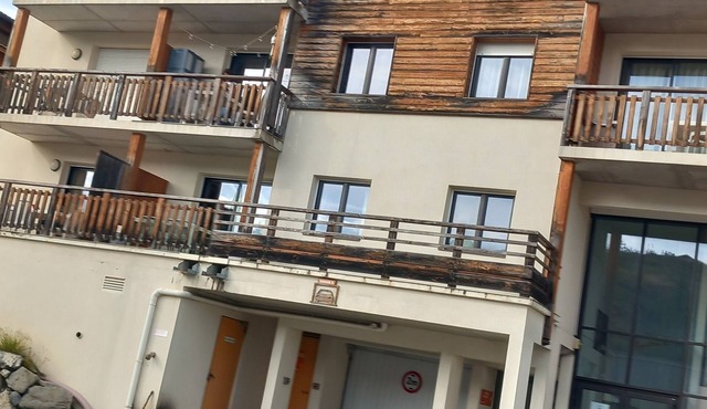 Valberg resort studio center, heated indoor pool, closed parking lot