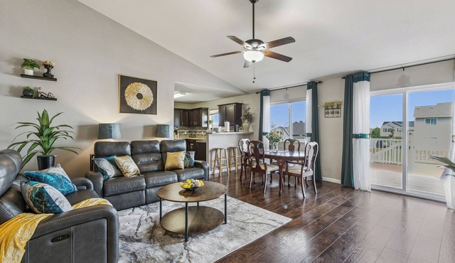 Valclyde Luxury Home. Spacious 5BR Retreat with Office & Gym