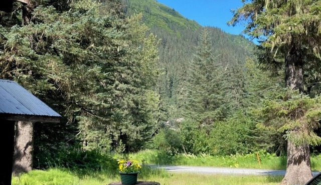 Valdez Lodge