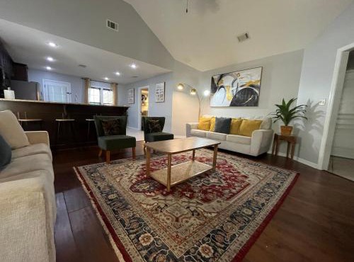 Valdosta 3-Bedroom Home with 5 beds near valdosta State & Hospital