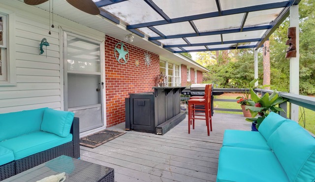 Valdosta Home: Bar, BBQ, Fire Pit + More!