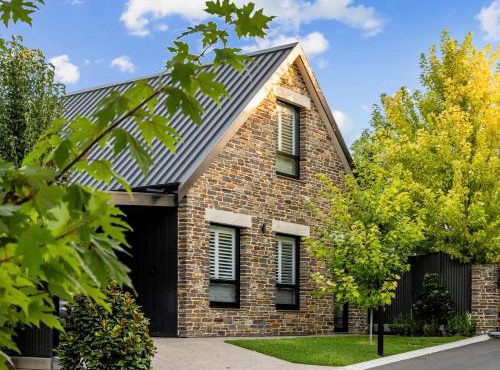 Vale 194 - Luxury Accommodation in McLaren Vale - 5 holiday homes with king size beds