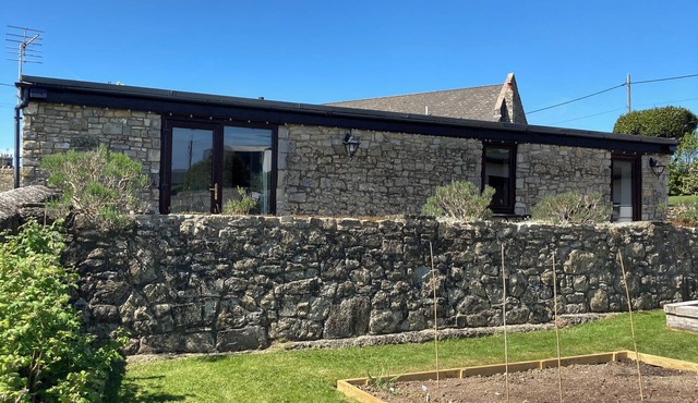 Vale of Glamorgan - Cottage - Sleeps 4 - Parking