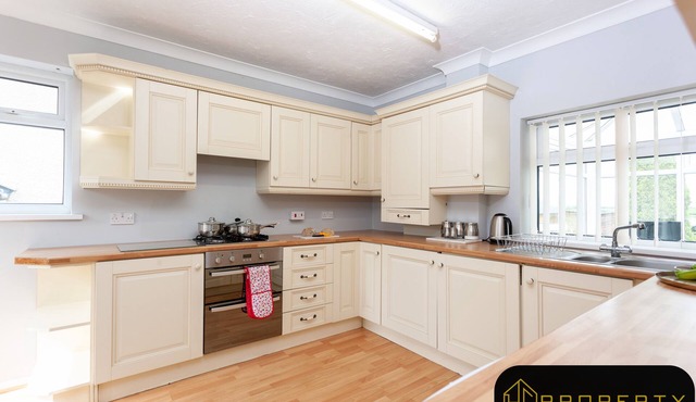 Vale View 2 Bed-Deluxe-Apartment-Private Bathroom