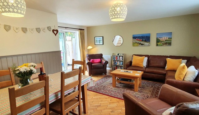 Vale View Cottages - The Stables Cottage 5 Star. Near beach & town, Pets welcome