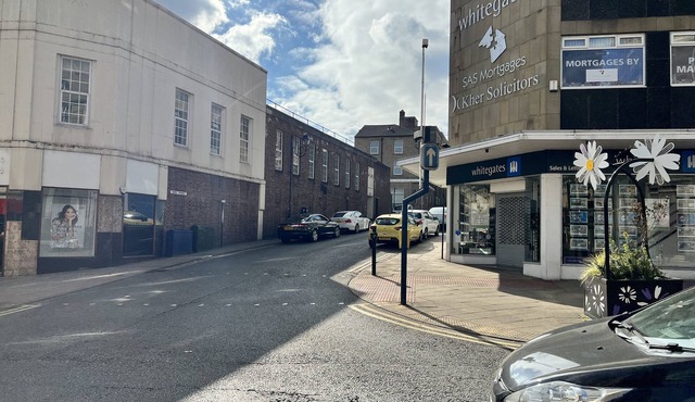 Valee living red one bedroom