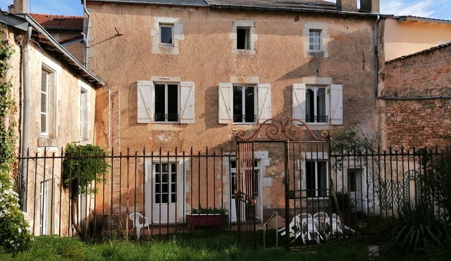 Valence en Poitou large town center house with garden - sleeps 12 to 14