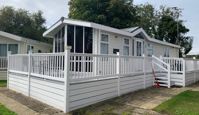 VALENCIA 2 BEDROOMS LAKESIDE LODGE