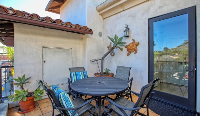 Valentina Suite 501 offers coastal mountain views, short walk to Pismo Pier