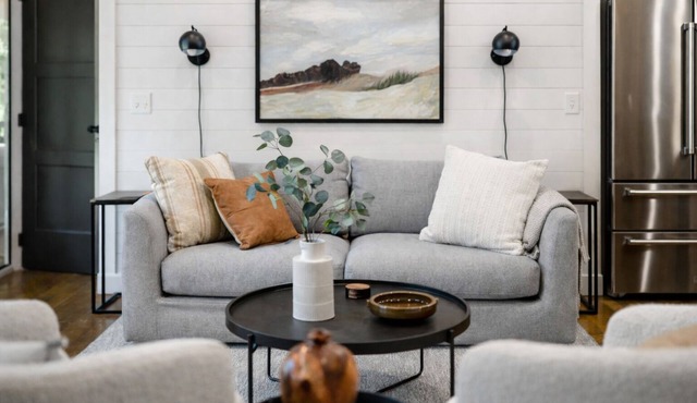 Valentine's Escape + Luxe Kings + Hot Tub + 15 min to Blue Ridge & Ellijay