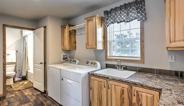 Valentine Vacation Rental w/ Modern Interior!