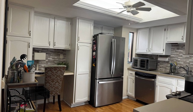 Valerie’s Villa - free WiFi - 3 tv’s - 15 mins to beach - 30 second walk to pool